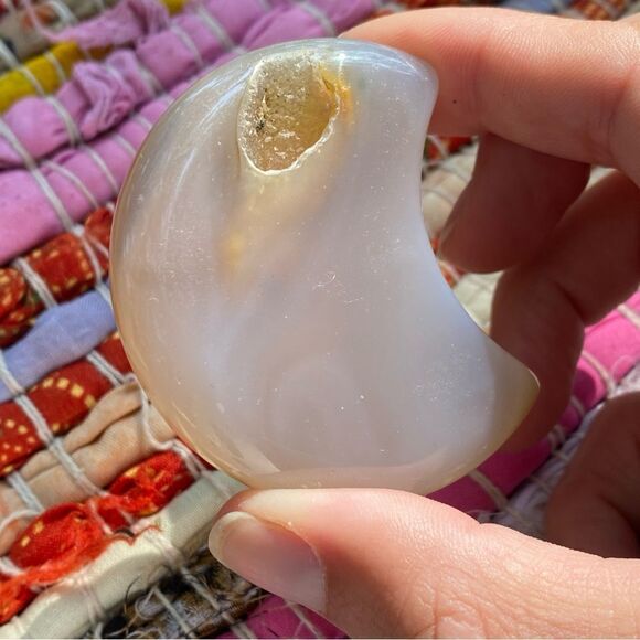 Translucent agate druzy moon 🌙 polished crystal carving - Picture 1 of 4